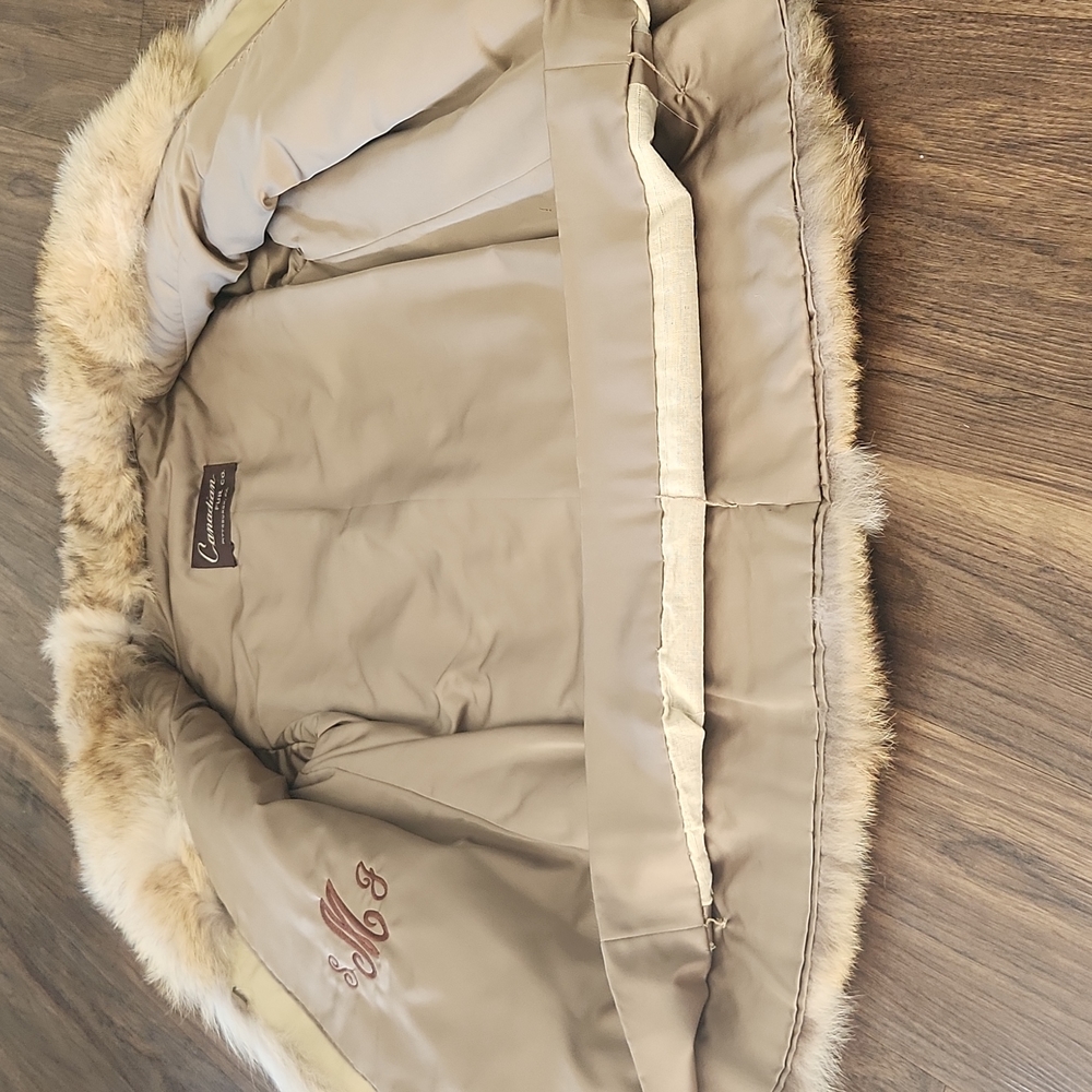 New Canadian Fur Co. Authentic Natural Letout Coyote Fur Jacket/ Coat - Picture 13 of 17